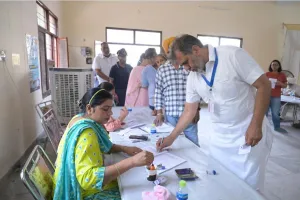  पंजाब में लोकसभा के लिए मतदान जारी, पहले दो घंटे में 9.64 फीसदी मतदान