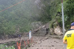  केदारनाथ पैदल मार्ग पर पहाड़ के मलबे की चपेट में आने से 3 यात्रियों की मौत