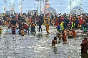    मकर संक्रांति पर महाकुंभ का पहला शाही स्नान, 